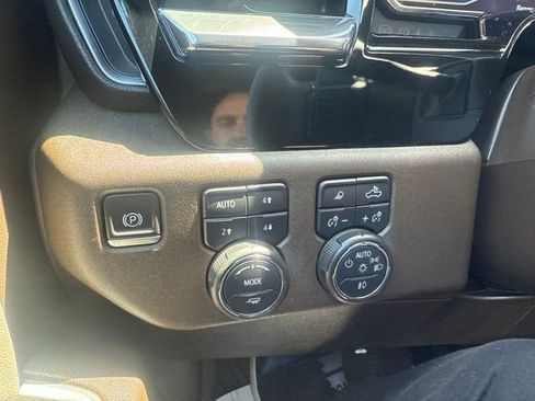 Used 2024 Chevrolet Silverado 1500 LTZ AWD/4WD image 11