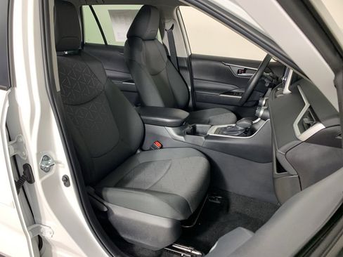 Used 2025 Toyota RAV4 XLE image 36