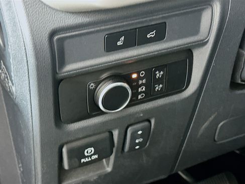 Used 2024 Ford Expedition Max XLT image 17