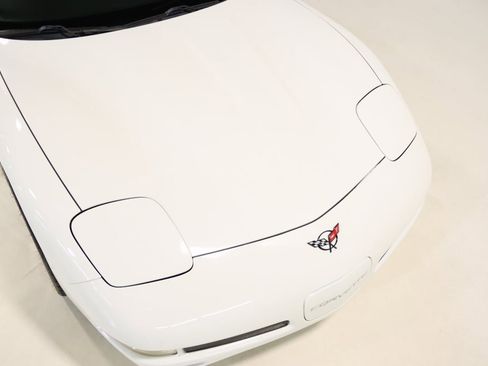 Used 2004 Chevrolet Corvette w/ Preferred Equipment Group image 24