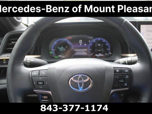 Used 2023 Toyota Crown Limited image 24