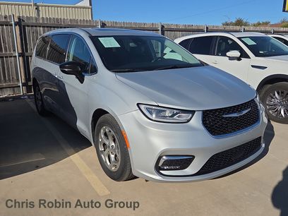 Used 2024 Chrysler Pacifica Limited