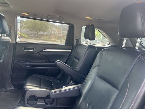 Used 2018 Toyota Highlander XLE AWD/4WD image 19