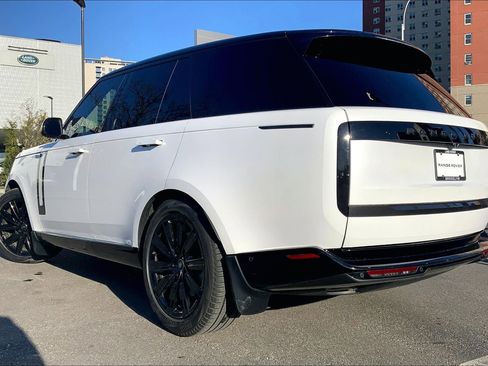 Used 2023 Land Rover Range Rover SE image 3