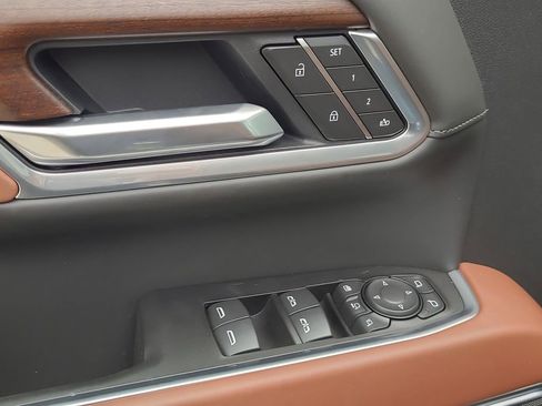 New 2026 GMC Sierra 2500 Denali Ultimate w/ LPO, Black Badging Package image 24