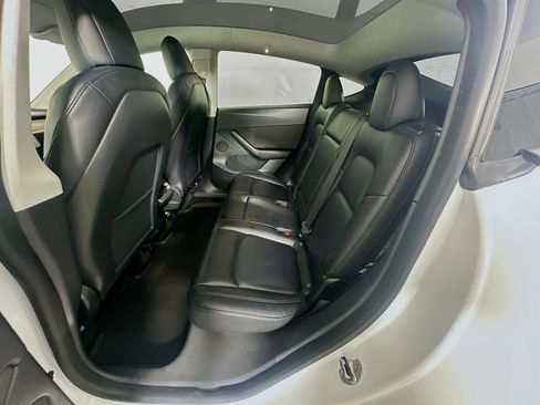 Used 2021 Tesla Model Y Long Range AWD/4WD image 28