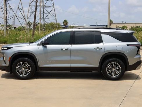 Used 2024 Chevrolet Traverse LT FWD image 5