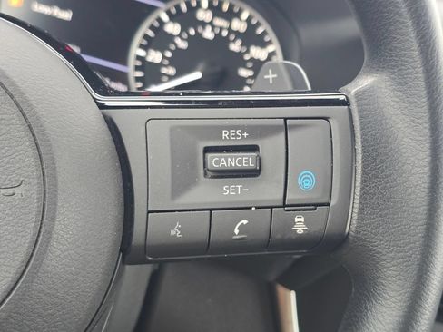 Used 2023 Nissan Rogue SV AWD/4WD image 19