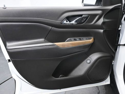 Used 2021 GMC Acadia SLE w/ Driver Convenience Package FWD image 24