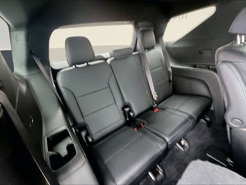 Used 2025 Chevrolet Traverse LT image 25