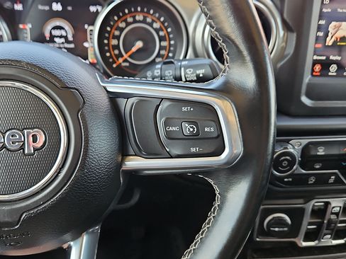 Used 2021 Jeep Wrangler Unlimited Sahara AWD/4WD image 17