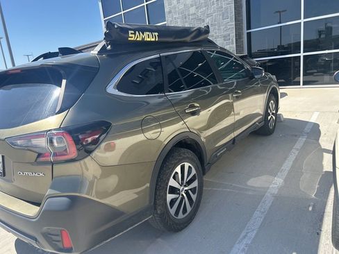 Used 2022 Subaru Outback Premium image 9