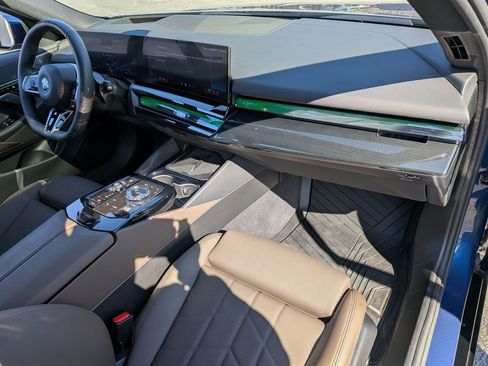 Used 2026 BMW 550e xDrive w/ Executive Package image 25