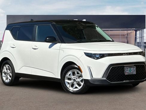 Used 2023 Kia Soul S FWD image 2