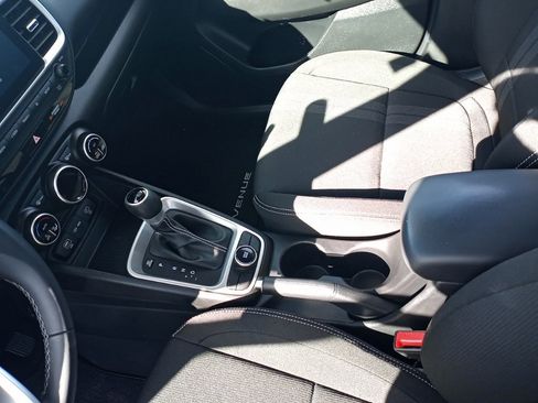 Certified 2024 Hyundai Venue SEL image 18