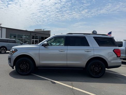 Used 2024 Ford Expedition XLT AWD/4WD image 8
