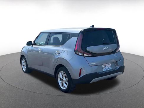 Used 2025 Kia Soul LX w/ LX Technology Package FWD image 10