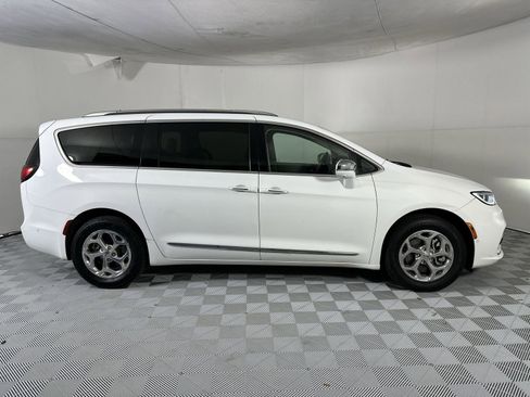 Used 2021 Chrysler Pacifica Limited w/ Premium & Safety Sphere Group AWD/4WD image 9