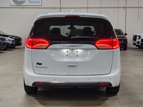 Used 2018 Chrysler Pacifica Touring Plus FWD image 10