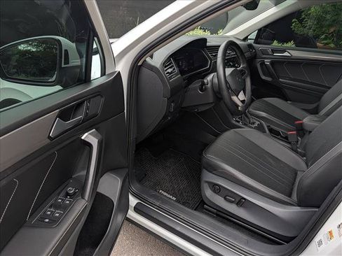 Certified 2023 Volkswagen Tiguan SE w/ Panoramic Sunroof Package FWD image 28