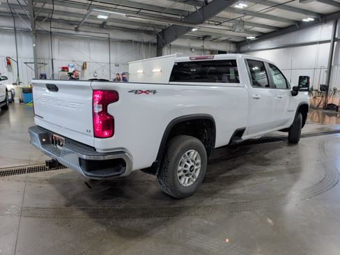 Used 2020 Chevrolet Silverado 2500 LT AWD/4WD image 3