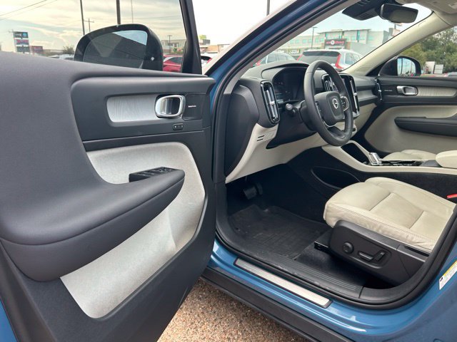Used 2024 Volvo XC40 B5 Plus w/ Protection Package Premier AWD/4WD image 26
