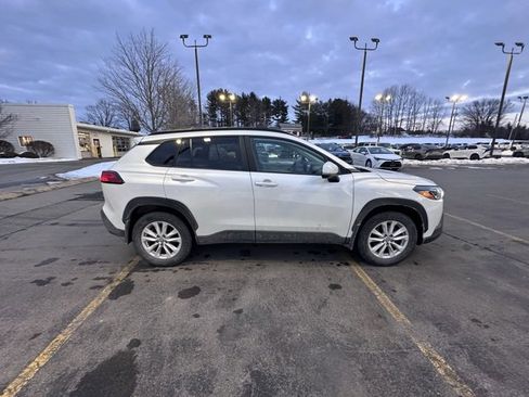 Used 2023 Toyota Corolla Cross LE image 2