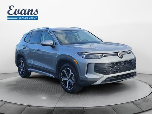 New 2025 Volkswagen Tiguan SE AWD/4WD image 9