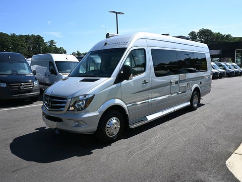 Used 2014 Mercedes-Benz Sprinter 3500 image 1