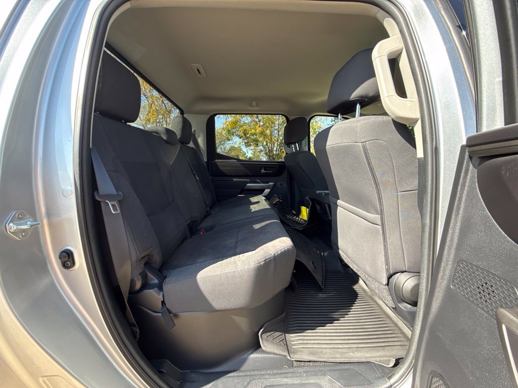 Used 2022 Toyota Tundra SR5 w/ SR5 Convenience Package AWD/4WD image 14