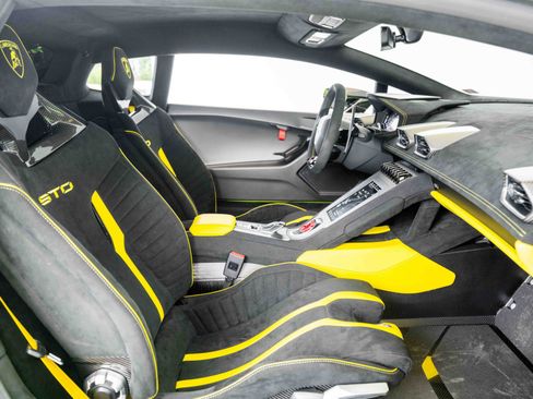 Used 2022 Lamborghini Huracan STO image 17