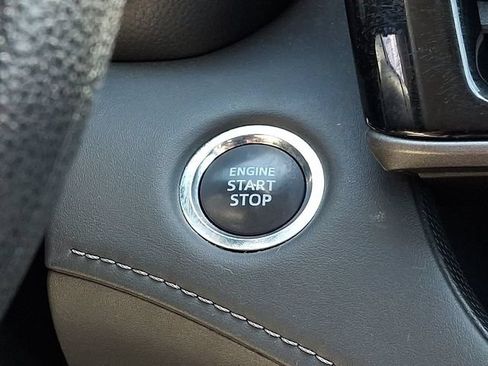 Used 2023 Toyota Highlander L FWD image 25