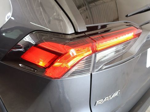 Used 2022 Toyota RAV4 XLE FWD image 28