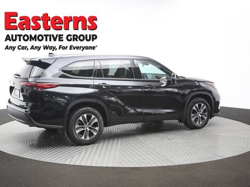 Used 2021 Toyota Highlander XLE AWD/4WD image 44