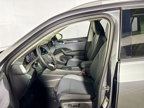 New 2026 Volkswagen Tiguan SE image 11