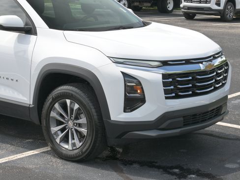 Used 2026 Chevrolet Equinox LT FWD image 30