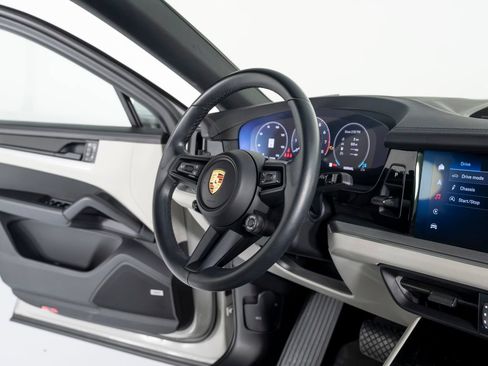 Certified 2024 Porsche Cayenne Coupe AWD/4WD image 36