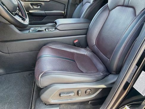 Used 2025 Honda Pilot Black Edition image 14
