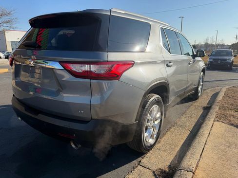 Used 2018 Chevrolet Traverse LT image 7