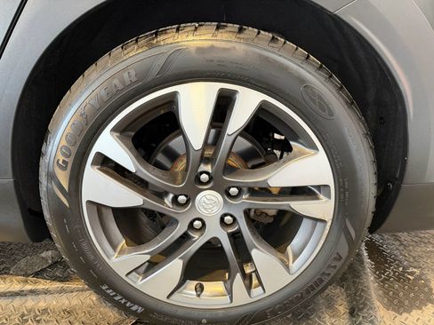 Used 2018 Buick Regal Essence w/ Driver Confidence Package #1 AWD/4WD image 37