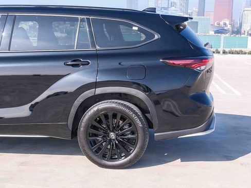 Used 2025 Toyota Highlander XSE AWD/4WD image 8