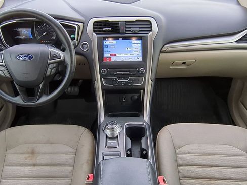 Used 2017 Ford Fusion SE image 16