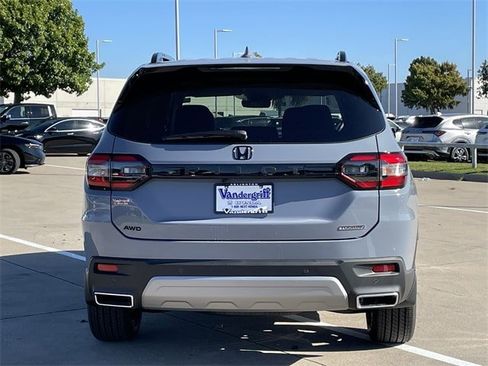 New 2025 Honda Pilot Touring image 5