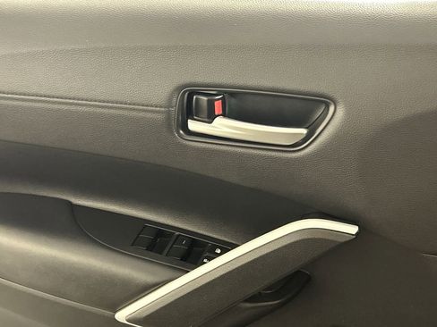 Used 2025 Toyota Corolla Cross XLE w/ Convenience Package FWD image 19