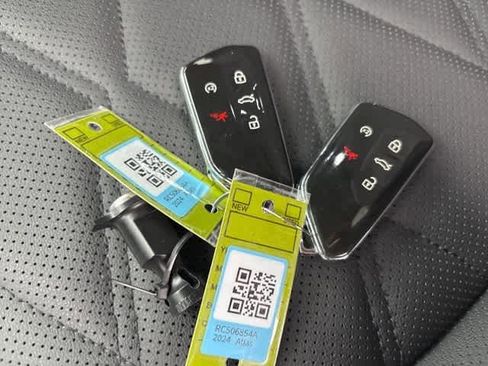 Used 2024 Volkswagen Atlas SE image 23