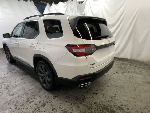 Used 2023 Honda Pilot Sport image 7