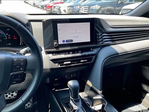 Used 2026 Toyota Camry SE FWD image 5