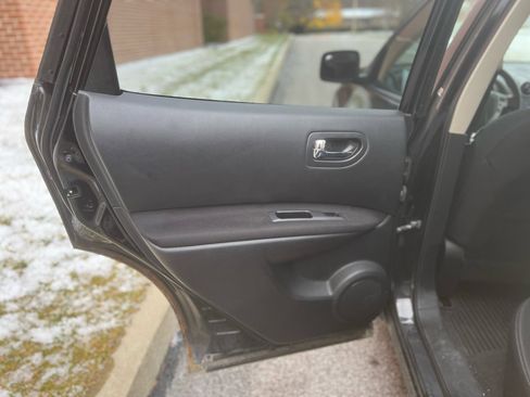 Used 2012 Nissan Rogue SV w/ Premium Pkg image 31