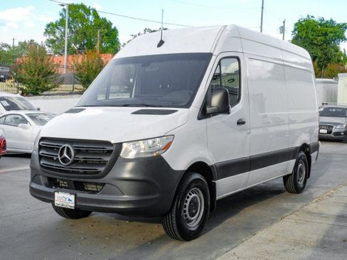 Used 2020 Mercedes-Benz Sprinter 2500 image 4