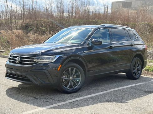 Used 2023 Volkswagen Tiguan SE image 4